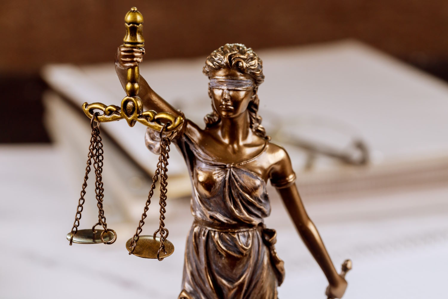 Obowiązkowe ubezpieczenie radców prawnych – istota i korzyści